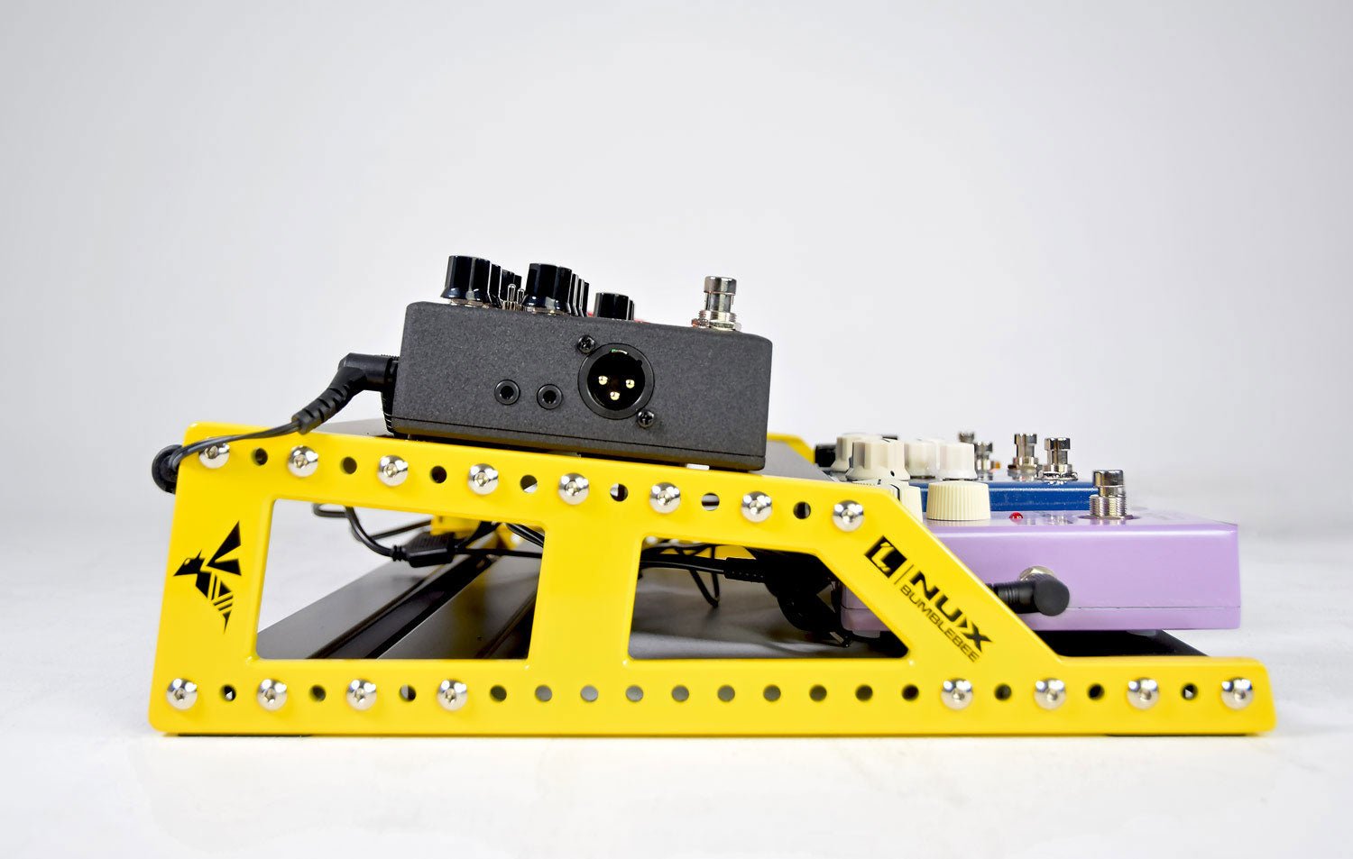Medium Bumblebee Pedalboard + Bag + Accessories - Apollo Music School