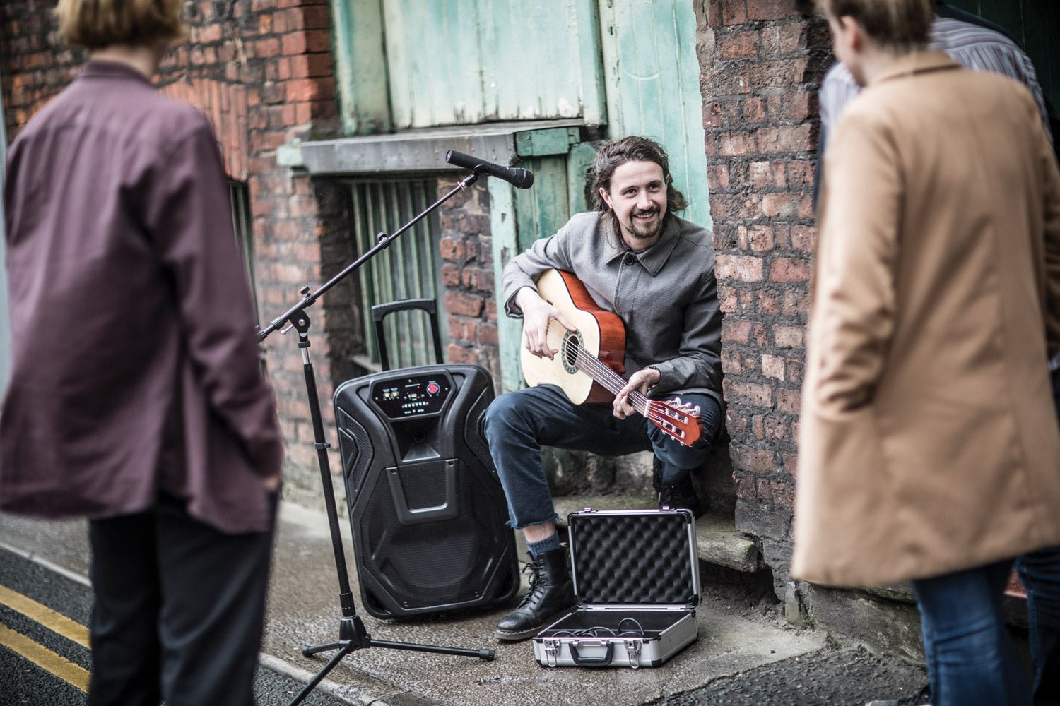 Microphone flight case. - Apollo Music School